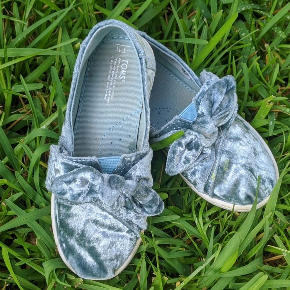 Tiny TOMS Blue Velvet Shoes T11